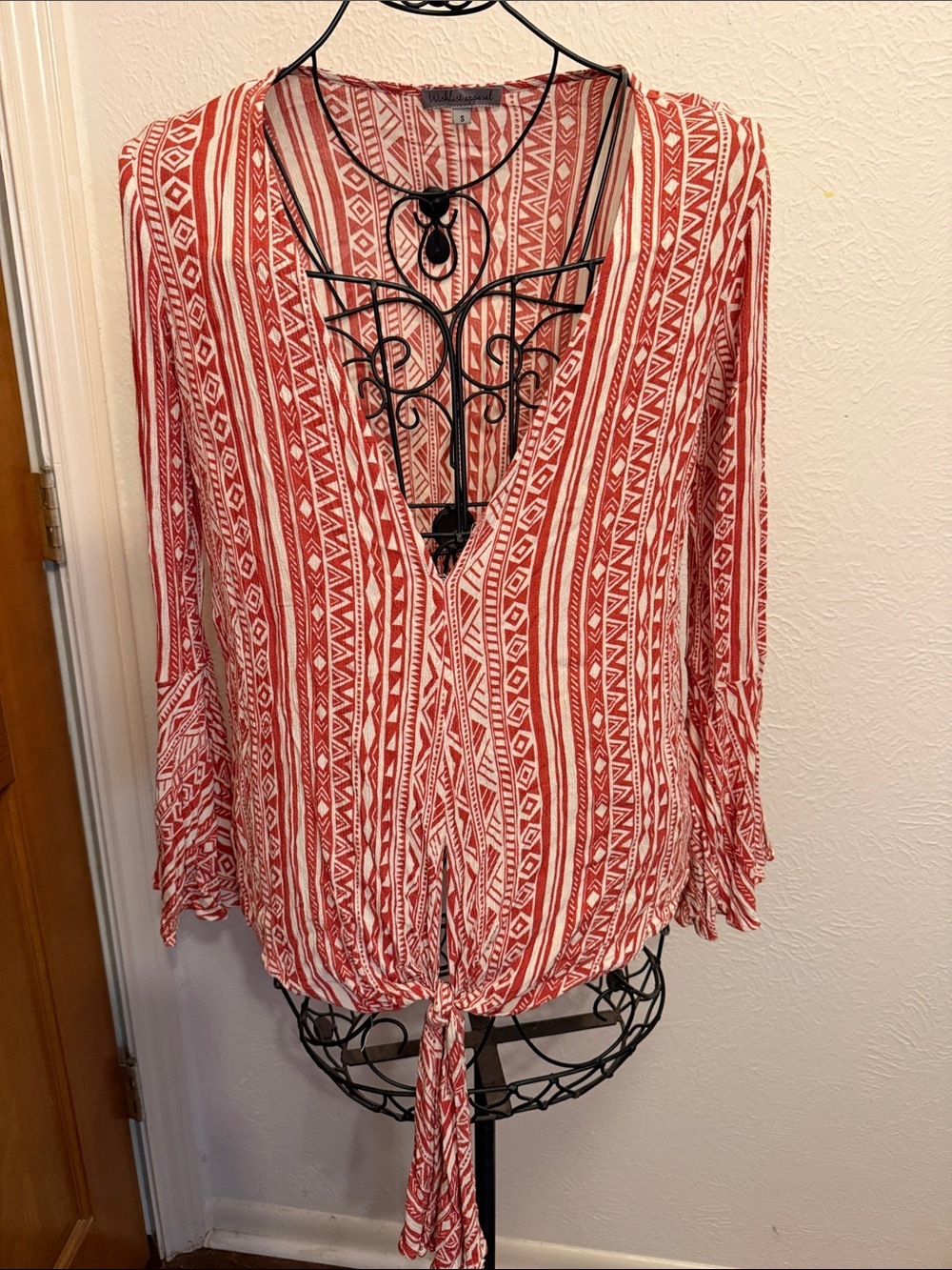🔻🔻🔻3 for 12$🔻🔻🔻Red & White Tie-Front V-Neck Blouse with Tribal Stripe-Small